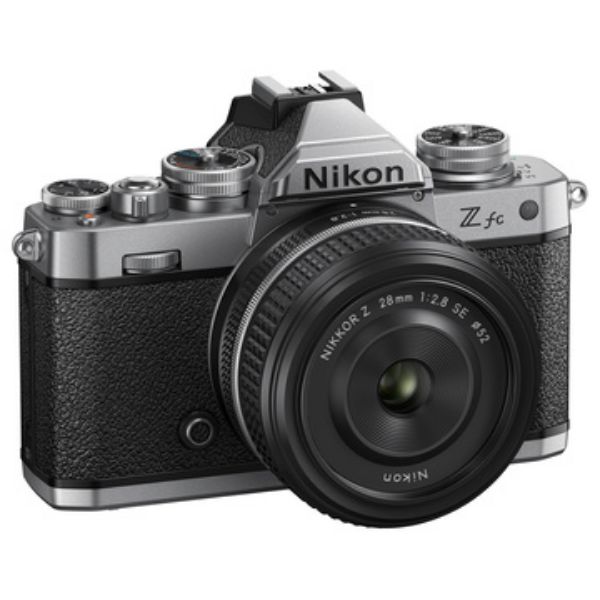Immagine di Nikon Z fc + Z 28mm f/2.8 SE + SD 64GB 667 Pro