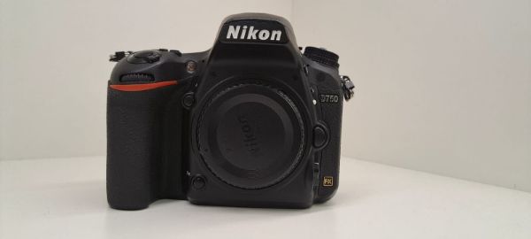 Immagine di Nikon D750 24.3MP Fotocamera Reflex Digitale scatti 130000